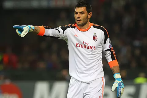 حارس ميلان السابق يكشف لكورة فور.. ذكرياته أمام مصر.. وتجربة صلاح في الدوري الإيطالي